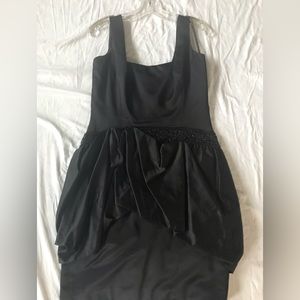 Marchesa Black Silk-Crepe. KneeLength Size 6